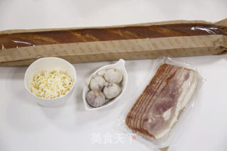 芝士培根烤法棍（烤箱烤面包）的做法步骤：1
