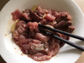 生滚猪肝瘦肉菠菜根汤的做法步骤：3