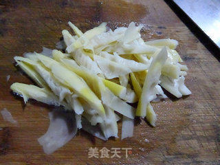 韭菜培根炒笋尖的做法步骤：2