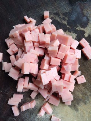 豌豆火腿丁的做法步骤：2