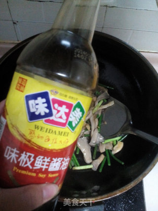 蒜薹炒蘑菇的做法步骤：7