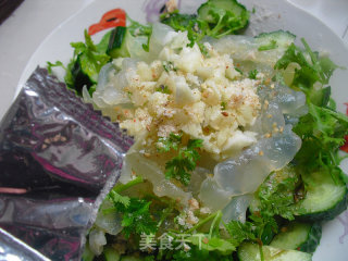 黄瓜拌海蜇头的做法步骤：6