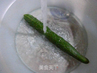 青瓜拌海蜇花的做法步骤：2