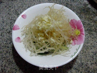 青瓜拌海蜇花的做法步骤：5