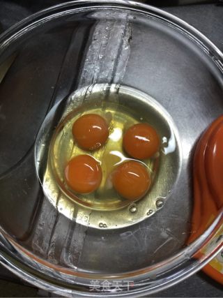 纸杯海绵蛋糕的做法步骤：1