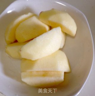 拔丝苹果第一次做的做法步骤：1