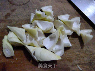 雷笋烧牛蛙的做法步骤：3