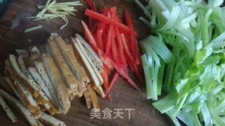 香芹红椒豆干的做法步骤：2