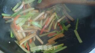 香芹红椒豆干的做法步骤：5