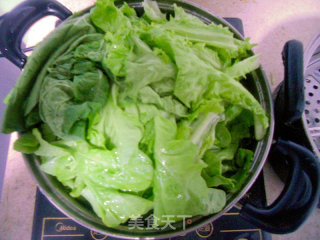 懒人快手菜---腊肠炒生菜的做法步骤：1