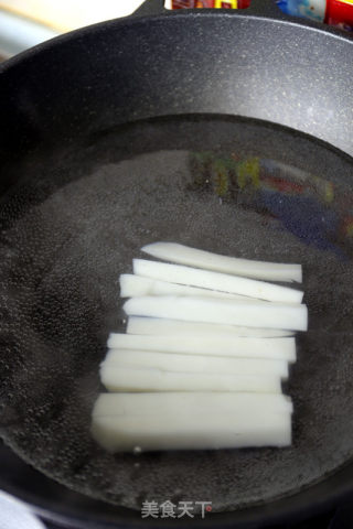 梭子蟹炒年糕的做法步骤：3