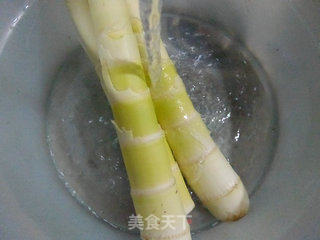 酸辣雷笋的做法步骤：2