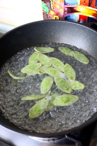艾草年糕炒鹤斗白   通俗点  也就是年糕炒青菜的做法步骤：3