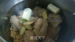 黄豆猪蹄汤的做法步骤：4