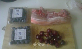 蓝莓焖五花肉的做法步骤：1
