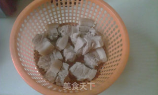 蓝莓焖五花肉的做法步骤：2