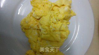 鸡蛋炒韭菜的做法步骤：2