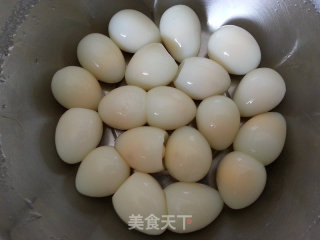 银耳鹌鹑蛋的做法步骤：2
