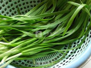 韭菜盒子----初春食韭正当时（附盒子花边的详细包法）的做法步骤：4