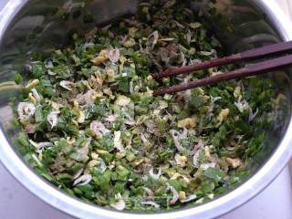 韭菜盒子----初春食韭正当时（附盒子花边的详细包法）的做法步骤：11