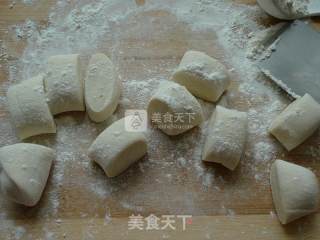 韭菜盒子----初春食韭正当时（附盒子花边的详细包法）的做法步骤：14