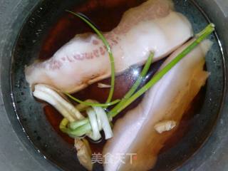 丝瓜红烧肉的做法步骤：1