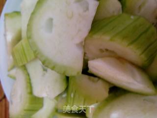 丝瓜红烧肉的做法步骤：2