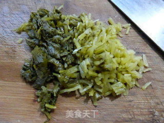 雪菜笋尖炒蚕豆的做法步骤：3