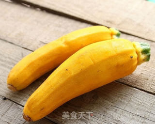 拌香蕉西葫芦的做法步骤：1