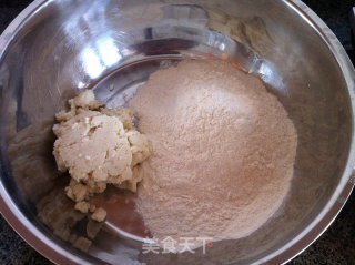 荠菜鸡蛋豆渣馅饼的做法步骤：1