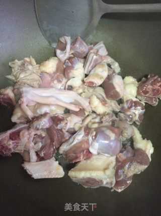 土豆焖鸭的做法步骤：2