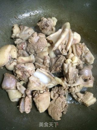 土豆焖鸭的做法步骤：3