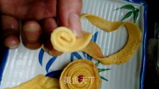 西红柿拌蛋皮玫瑰花的做法步骤：11