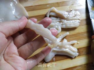 酸辣爆炒鱿鱼的做法步骤：3