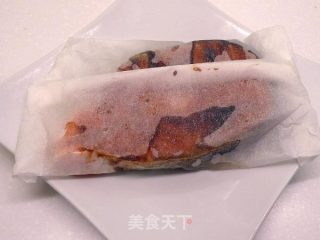 红烧鲑鱼 《 纸包鱼片 1》的做法步骤：5