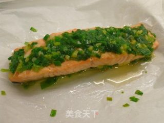 盐葱鲑鱼 《纸包鱼片 3》的做法步骤：6