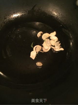 胡萝卜炒香肠的做法步骤：4