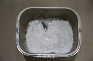 椰蓉面包卷（烤箱烤面包卷的方法）的做法步骤：2