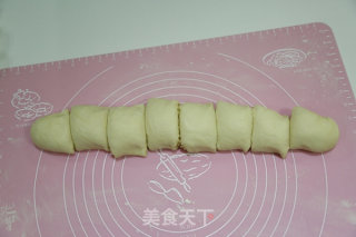 椰蓉面包卷（烤箱烤面包卷的方法）的做法步骤：9