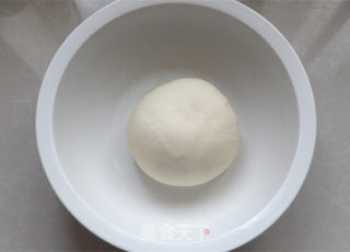火腿肠卷的做法步骤：1