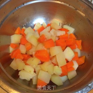 大白咖喱饭的做法步骤：1