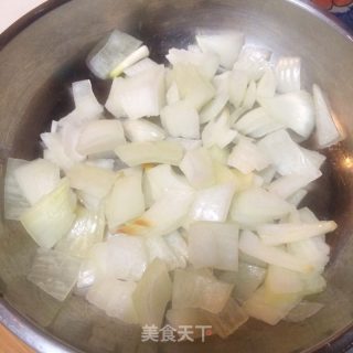 大白咖喱饭的做法步骤：2