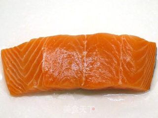 蒜蓉油膏鲑鱼《纸包鱼片 6》的做法步骤：1