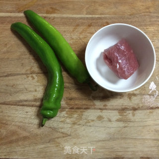 尖椒肉丝的做法步骤：1
