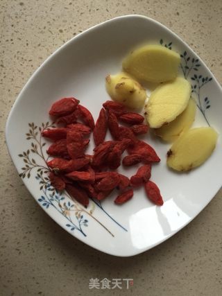 竹荪厚百叶老鸭汤的做法步骤：3