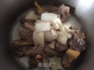 竹荪厚百叶老鸭汤的做法步骤：7