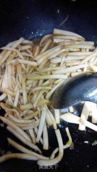 杏鲍菇炒韭菜的做法步骤：4