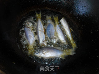 干炸小鱼的做法步骤：5