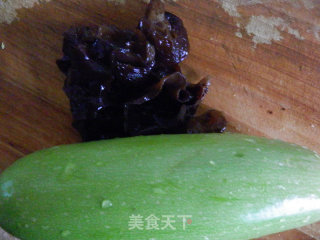 清炒西葫芦的做法步骤：1