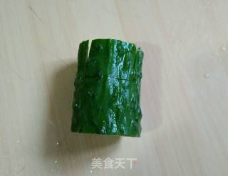 黄瓜木桶（菜品雕刻）的做法步骤：3
